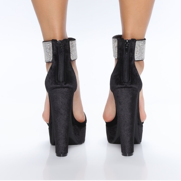 Heels - Picture 2 of 2